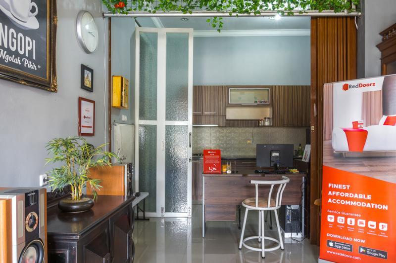 Reddoorz Syariah Near Rri Malang